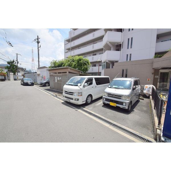 メゾン・プロープルの駐車場