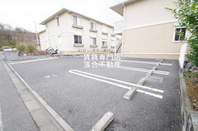 【駐車場】 | クレール四季彩の丘　六番館 | 敷地内駐車場完備