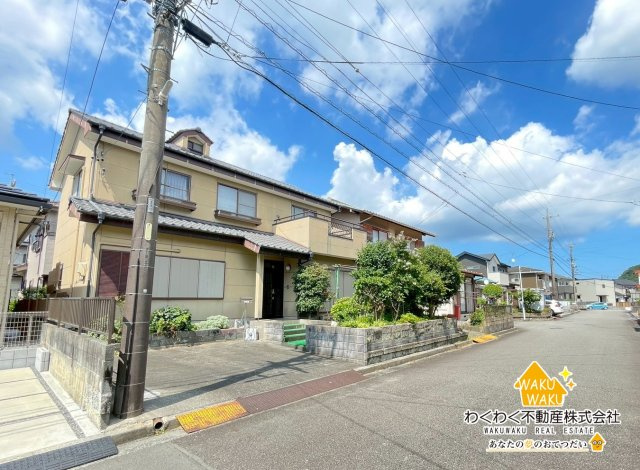 中古戸建の前面道路含む現地写真