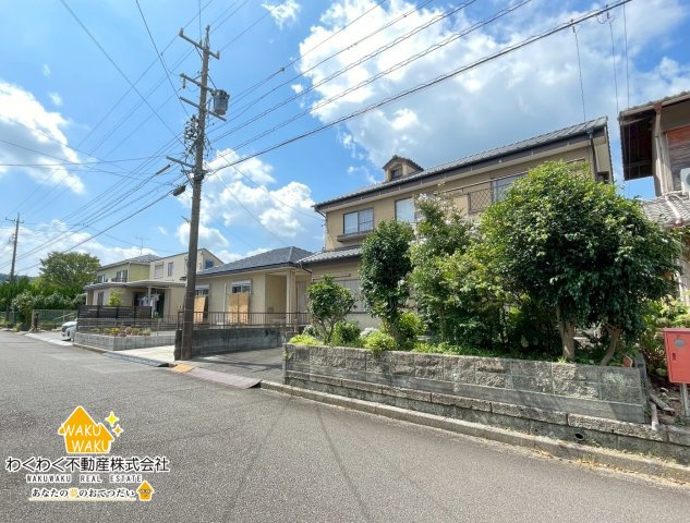 中古戸建の前面道路含む現地写真