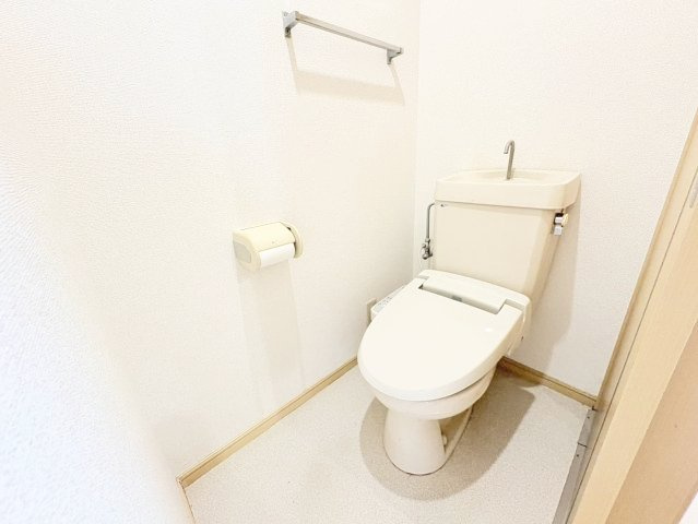 熊本市中央区琴平本町のアパートのトイレ|シンプルで使いやすいトイレです