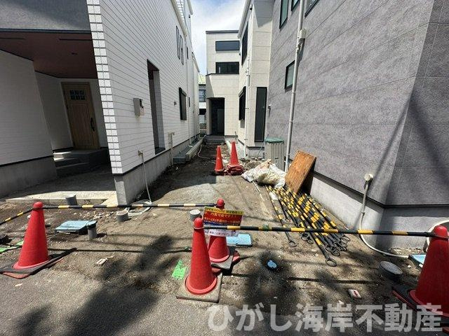 茅ケ崎市東海岸北5丁目　新築戸建　全４棟の駐車場|7月26日撮影　外構工事中　駐車スペース