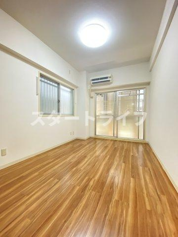 大阪市淀川区十三本町２丁目の賃貸マンションの居間・リビング