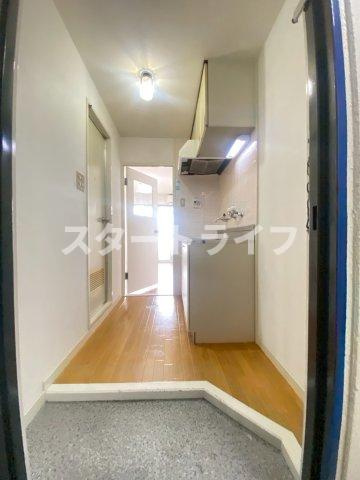 大阪市淀川区木川東２丁目の賃貸マンションの玄関