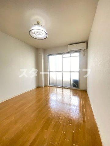 大阪市淀川区木川東２丁目の賃貸マンションの居間・リビング
