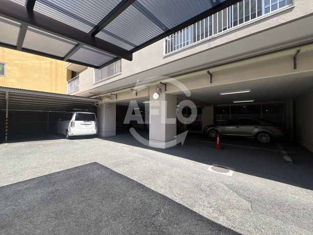 扇町亀甲マンション　菅北小学校の駐車場|扇町亀甲マンション　駐車場