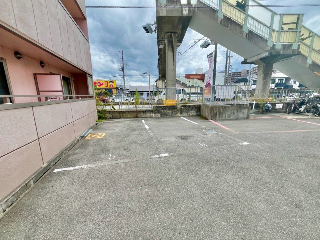 ハイネ2番館の駐車場