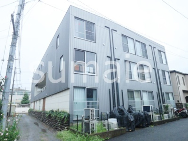 さくら木ヴィレッジの外観|鉄骨造3階建て。