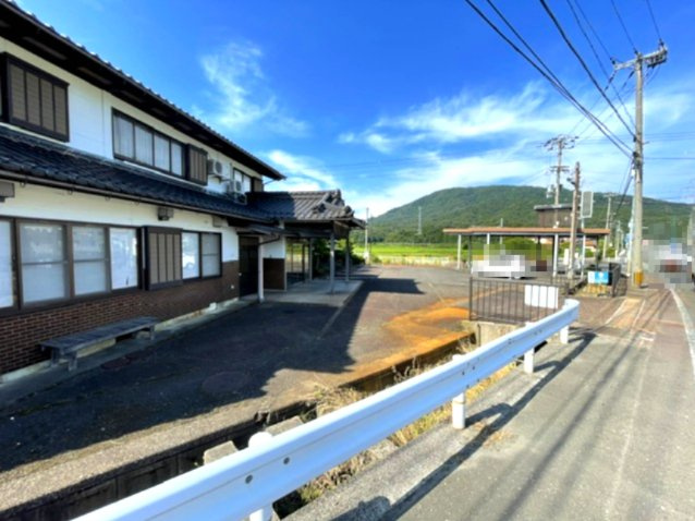 長浜市西浅井町大浦中古店舗併用住宅の外観