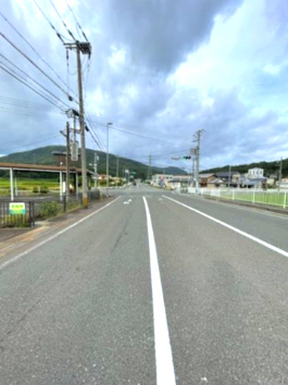 長浜市西浅井町大浦中古店舗併用住宅の前面道路含む現地写真