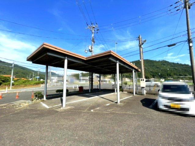 長浜市西浅井町大浦中古店舗併用住宅の駐車場