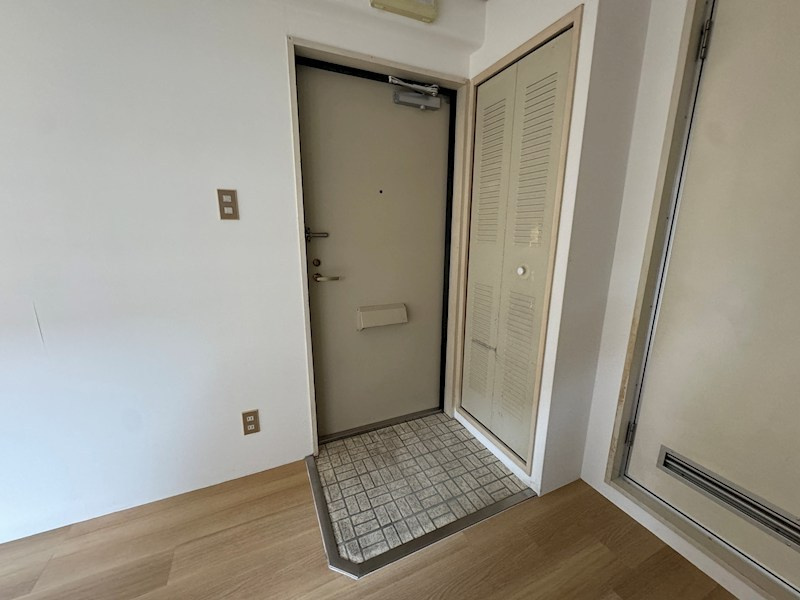 コスモプラザ三宮の玄関