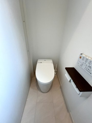 【トイレ】 | 岡山市東区益野町(Ｕ様邸) | １階のトイレはタンクレスで水の節約が出来ます