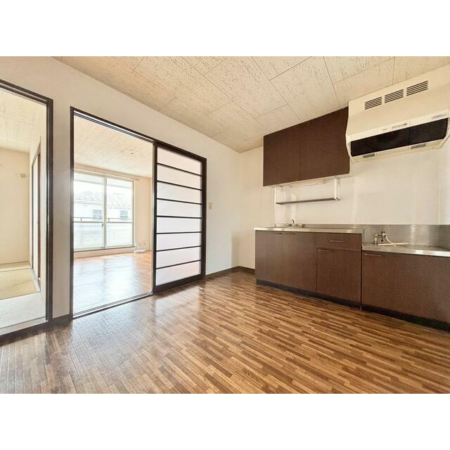 藤沢市辻堂３丁目のアパートの居間・リビング