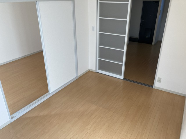 【寝室】 | ソレイユトリス | 洋間になります。