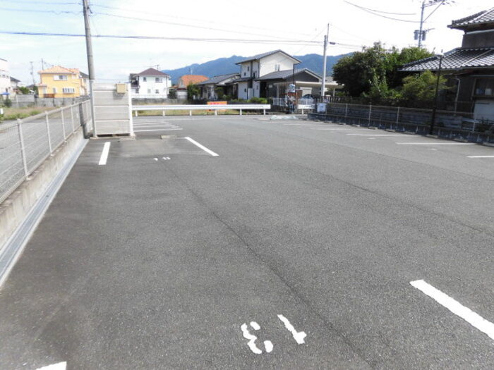 ヴァン・テ・アンの駐車場|駐車スペースもあります☆