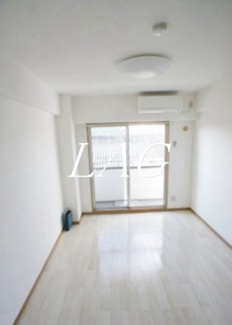 【居間・リビング】 | 辻ハイツ | 洋室のお部屋です。
