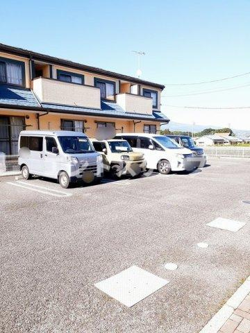 セレーノ本宿Ｂの駐車場|高崎、前橋のお部屋探しはエンドスケープまで！お客様の理想お聞かせ下さい♪