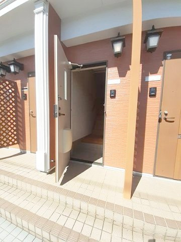 熊本市北区鶴羽田４丁目のアパートのエントランス
