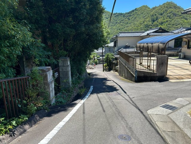 売土地　岐阜市岩田坂1丁目　223.5坪の前面道路含む現地写真