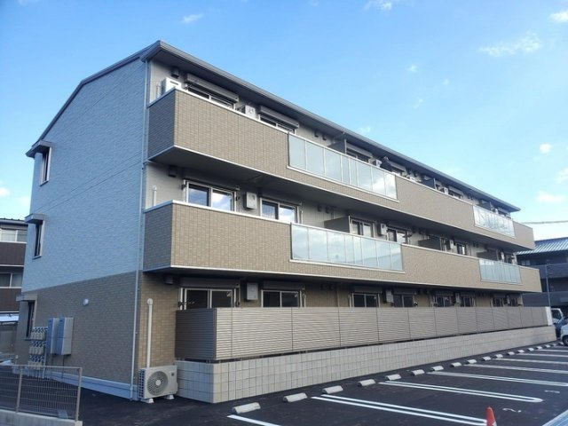 グランド城泉の外観