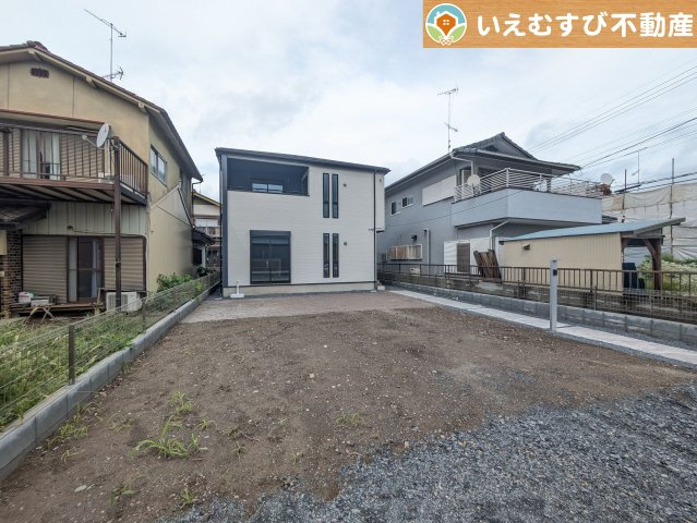 GRAFARE　深谷市天神町の庭|ガーデニングが楽しめそう
リビングからお庭が望めるのでガーデニングで緑あふれる景色を作るのも楽しみ♪