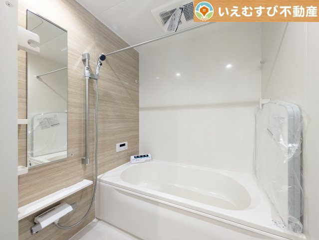 GRAFARE　深谷市天神町の浴室|ナチュラルな色合いで落ち着いた空間
優しい色合いでくつろぎの浴室。ゆっくり過ごしながら疲れを取りましょう♪