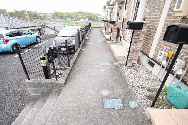 日進市藤塚１丁目のテラスのエントランス|建物の内部です