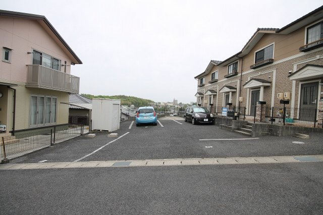日進市藤塚１丁目のテラスの駐車場|駐車場完備です