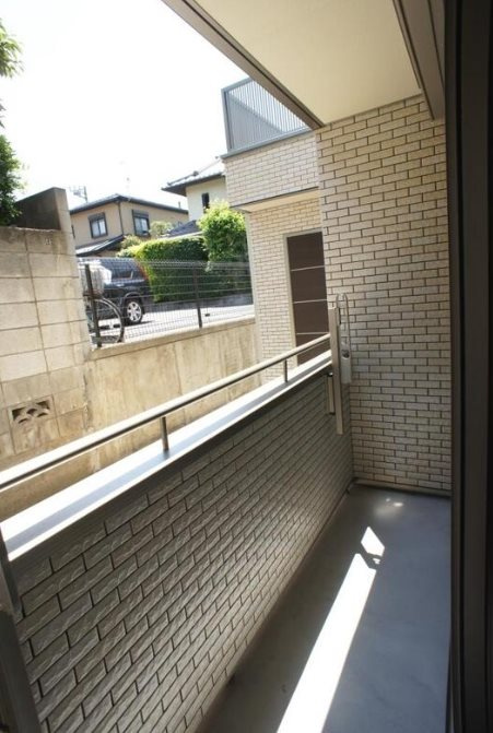 中野区江原町１丁目のアパートのバルコニー