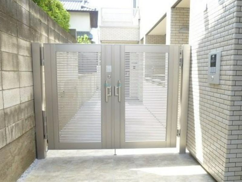 中野区江原町１丁目のアパートのエントランス