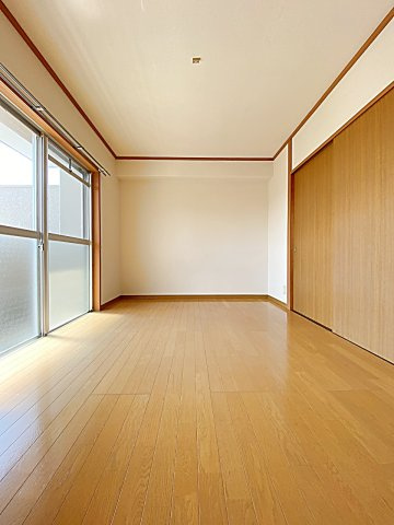 レジデンス　オーミの洋室|使い勝手のいい洋室です