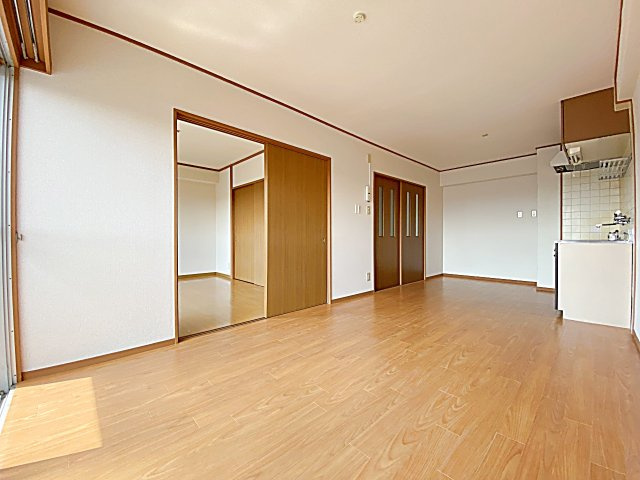 レジデンス　オーミの居間・リビング|こちらの居間で趣味の時間をお楽しみください