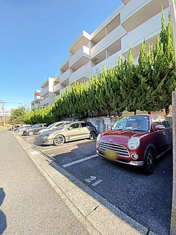 サンファミリア長久手Ⅰの駐車場|駐車場に車を止められます
