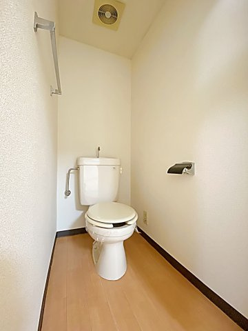 サンファミリア長久手Ⅰのトイレ|ゆったりとした空間のトイレです