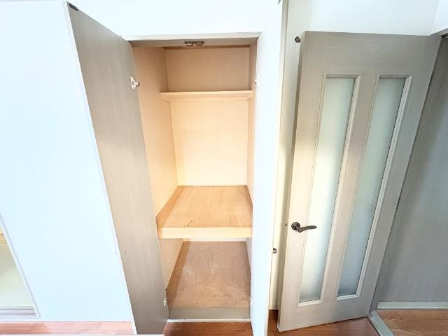 シャンテクレアの収納|キッチン横収納