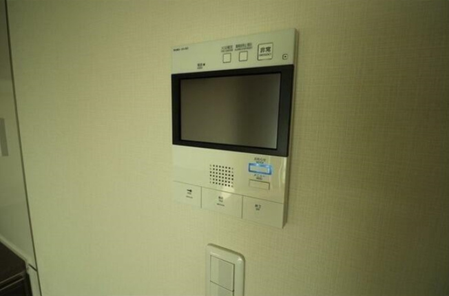 【セキュリティ】 | コンフォリア新中野 | モニター付きインターホン。