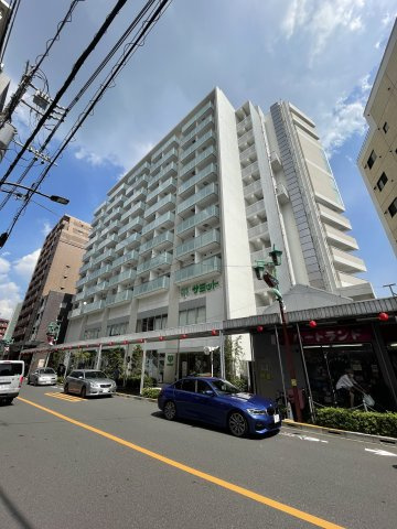 【外観】 | コンフォリア新中野 | 鉄筋コンクリート造のがっちりとした建物。