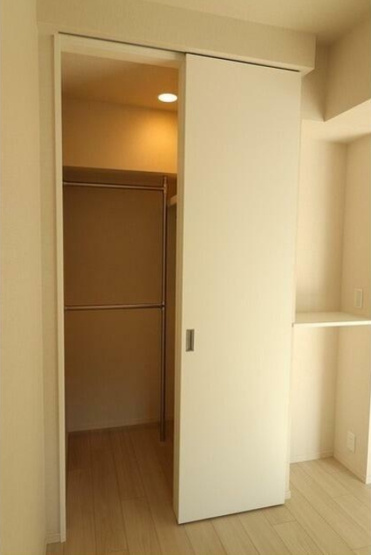 【収納】 | コンフォリア新中野 | ウォークインクローゼット。
