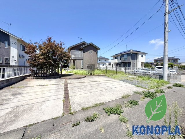 【中古戸建】羽生市大字今泉の間取り|■外観｜道路幅にゆとりがあることで駐車もしやすく、来客時や複数台利用の際にもストレスを感じにくいのが魅力の一つです♪