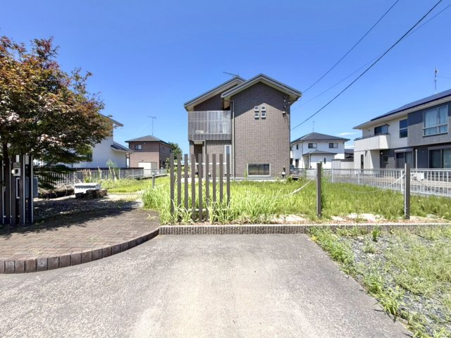 【中古戸建】羽生市大字今泉の外観|■外観｜いまのアパート生活で走り回るお子さんを怒ってしまった経験はありませんか？走り回ることもジャンプすることも子どもの習性です！庭付き一戸建てならお子さまも思いっきり遊べます(^^)