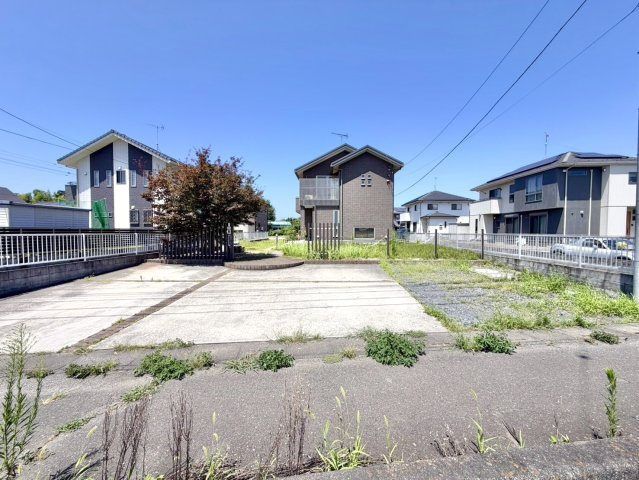 【中古戸建】羽生市大字今泉の外観|■外観｜ガーデニングや家庭菜園を楽しめる庭スペースがあり、日々の暮らしに彩りをプラスしてくれます。