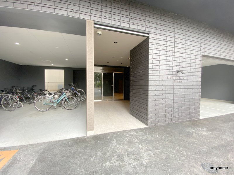 MODERN PALAZZO江坂AXIA 仲介手数料無料のエントランス