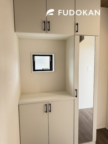 山形市浜崎2期【3号棟】の収納|シューズボックスは可動棚で靴の大きさに合わせて効率よく収納できます。
