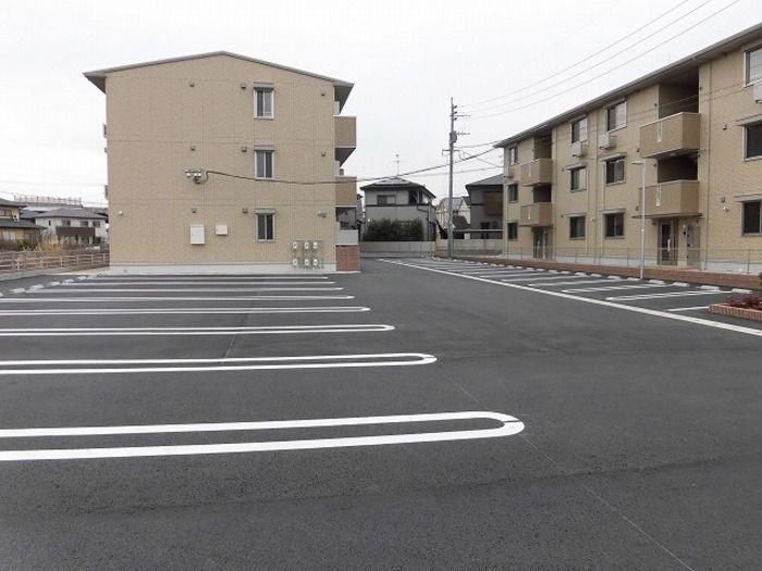 セキュレア須屋　J棟の駐車場