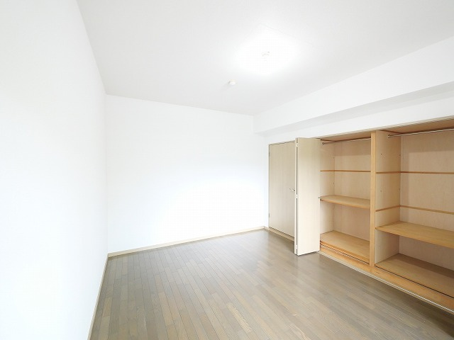 ヒルクレストあやめ池の洋室|ゆったりした洋室です