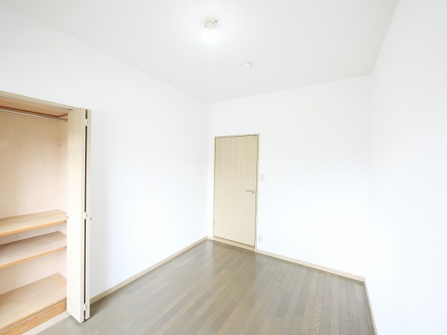 ヒルクレストあやめ池の寝室|落ち着いて過ごせるお部屋なので、寝室にいかがでしょうか