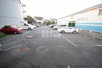 【駐車場】 | モンシャトー5 | 敷地内駐車場完備