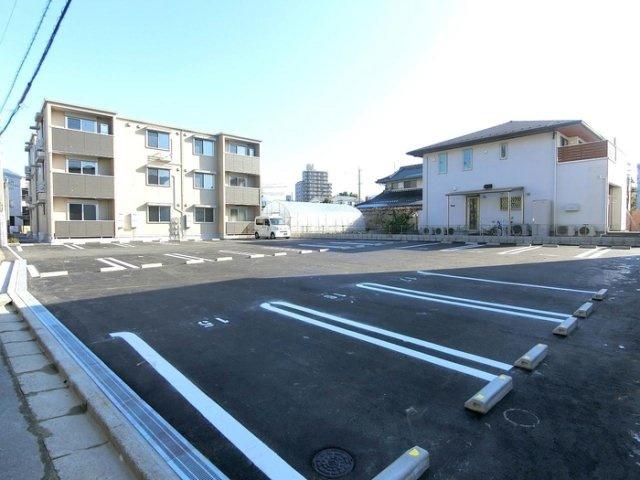 ワイズ古市の駐車場