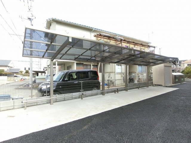 ワイズ古市の駐車場